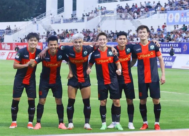 Hình ảnh nhân viên hỗ trợ khách hàng 32win11 link mới